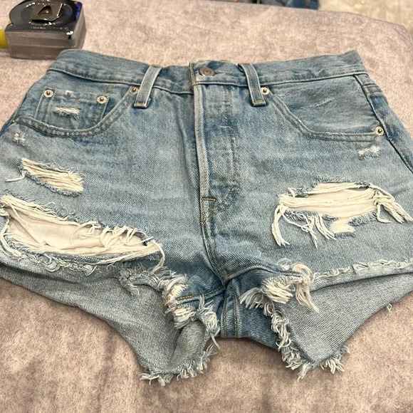 Levis 501 original fit high rise women’s shorts fault line medium wash - Picture 4 of 8